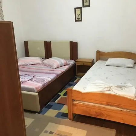 Rum i privatbostad Vila Basho Pogradec