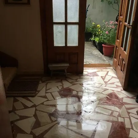 Rum i privatbostad Vila Basho Pogradec